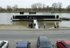 Béke úszóház - béke poraira 2012.